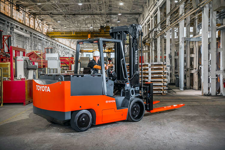 toyota pneumatic tire forklift in warehouse